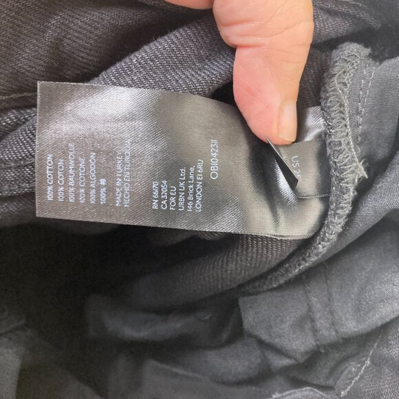 FREE PEOPLE Sz 25 Maggie Black Distressed Jeans Raw Hem Button Fly Mid Rise - Picture 8 of 8